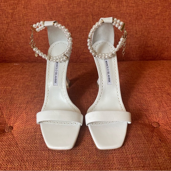 Manolo Blahnik // Charona Man Made Pearl Ankle Strap Sandals Size 40 - Picture 3 of 14